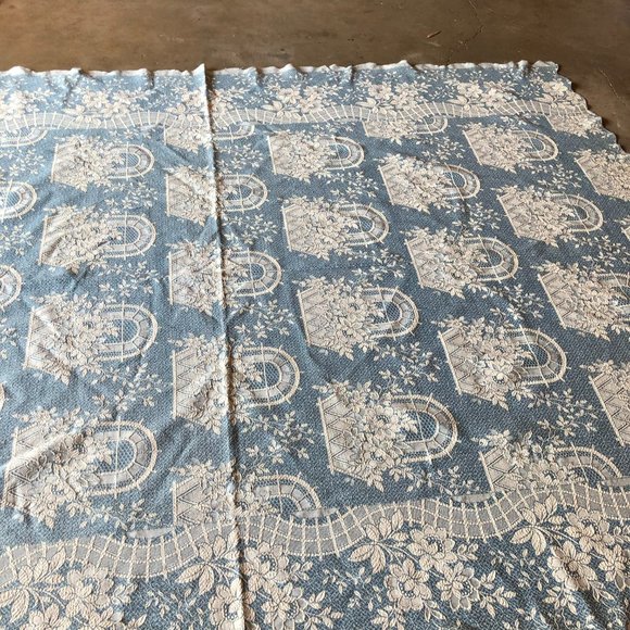 Vintage 1934 Bedspread Coverlet Scalloped Edges 8x6 ft Reversable - Picture 4 of 9